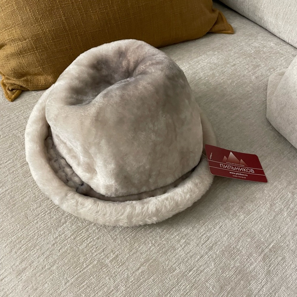Beige Aries Hat